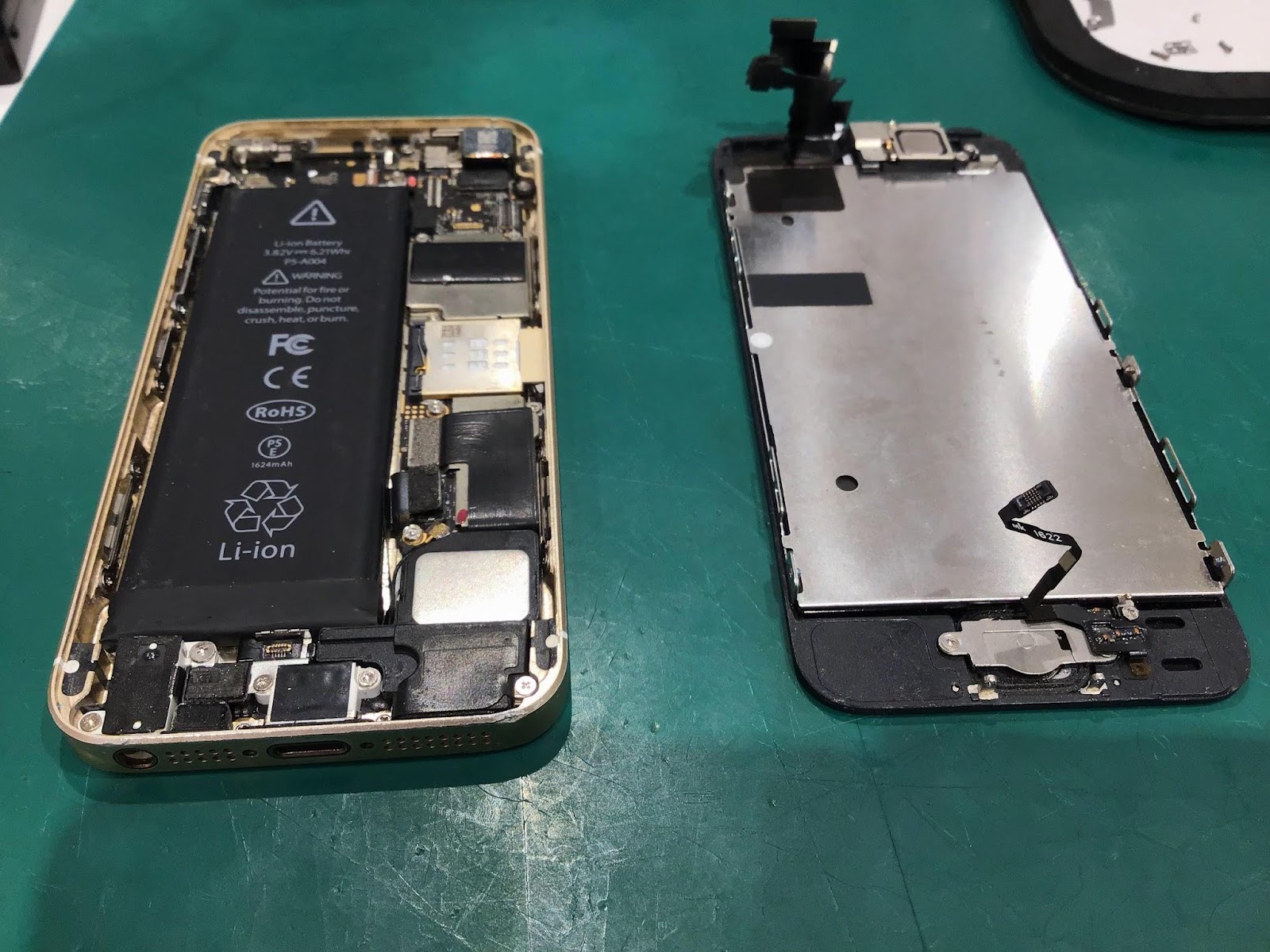 iPhoneSE（第1世代）のバッテリー交換ならデータそのまま・即日修理のスマホ修理工房　丸井錦糸町店へ！